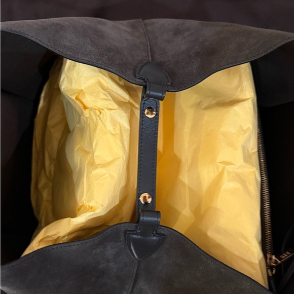 Tod’s Elegant Brown Suede Tote Bag - Picture 3 of 12